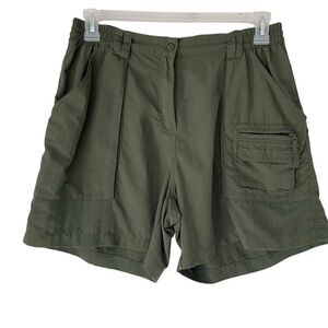 WORLDWIDE SPORTSMAN women's size 14 Olive Green zip Cargo Shorts